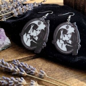 GOTHIC CAT LADY CAMEO EARRINGS ✨